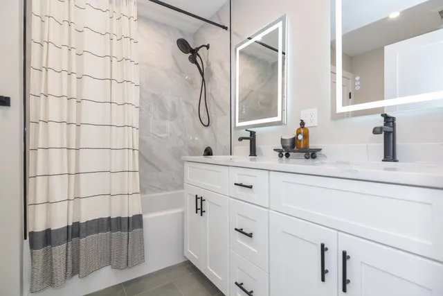 $949,900 | 211 Hampstead Road, Derry, NH 03038