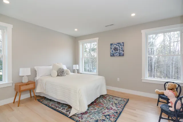 $949,900 | 211 Hampstead Road, Derry, NH 03038