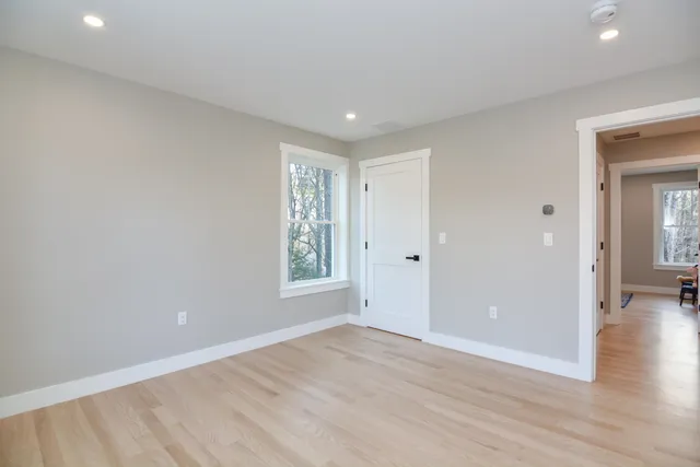 $949,900 | 211 Hampstead Road, Derry, NH 03038