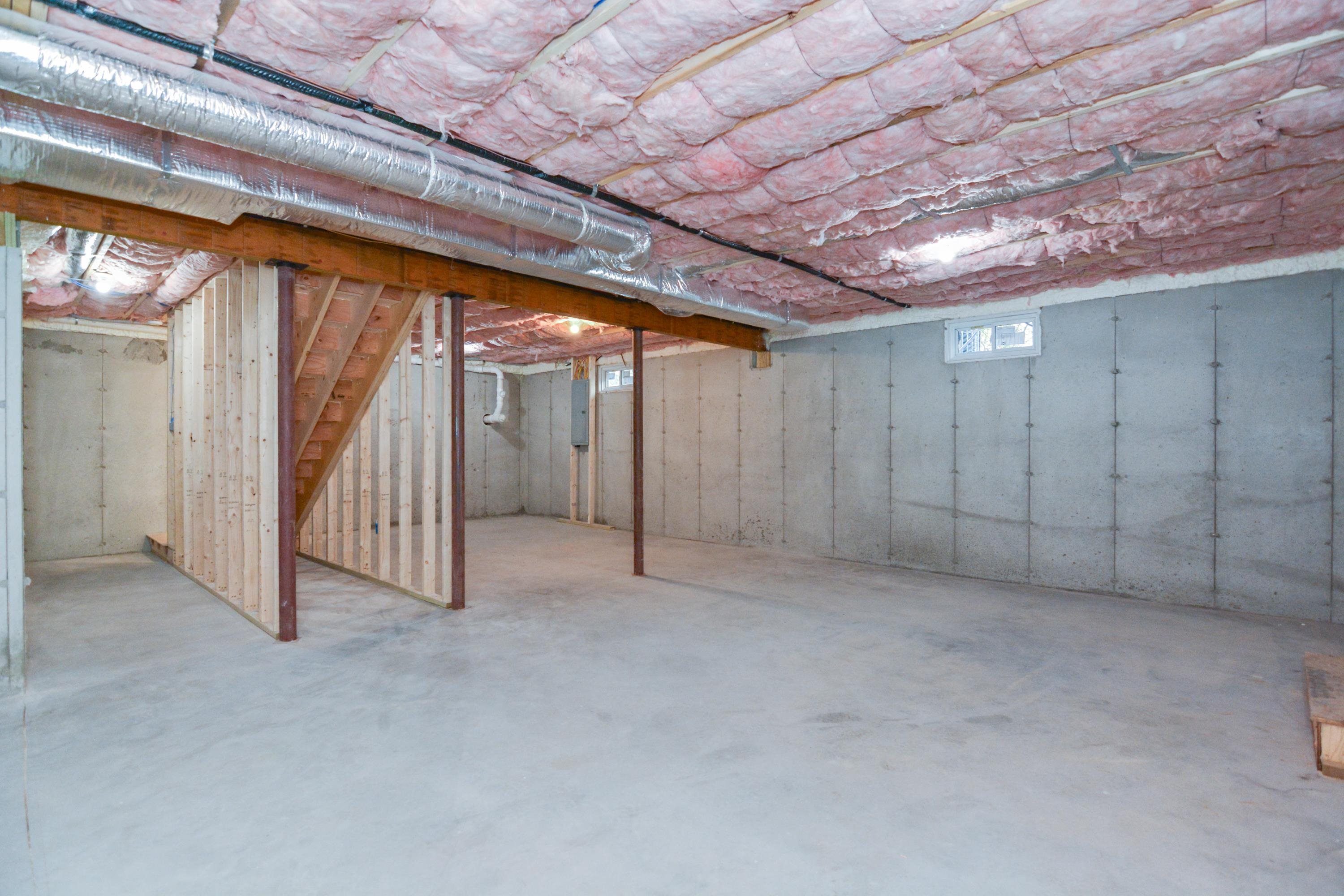 211 Hampstead Road Derry, NH 03038 - Photo 28 of 33