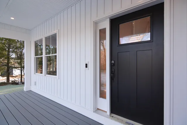 $949,900 | 211 Hampstead Road, Derry, NH 03038