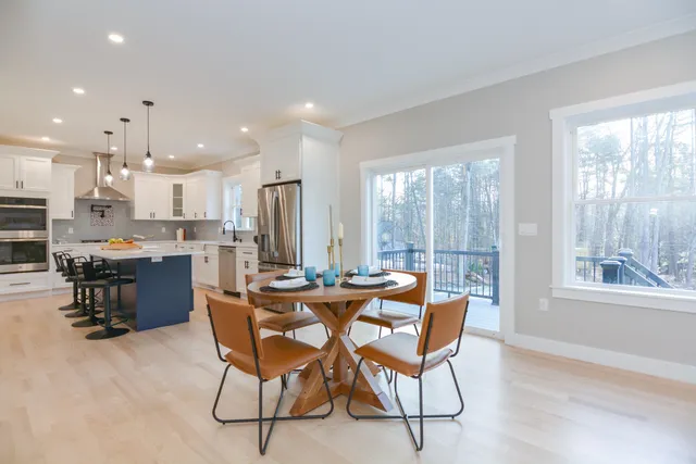 $949,900 | 211 Hampstead Road, Derry, NH 03038