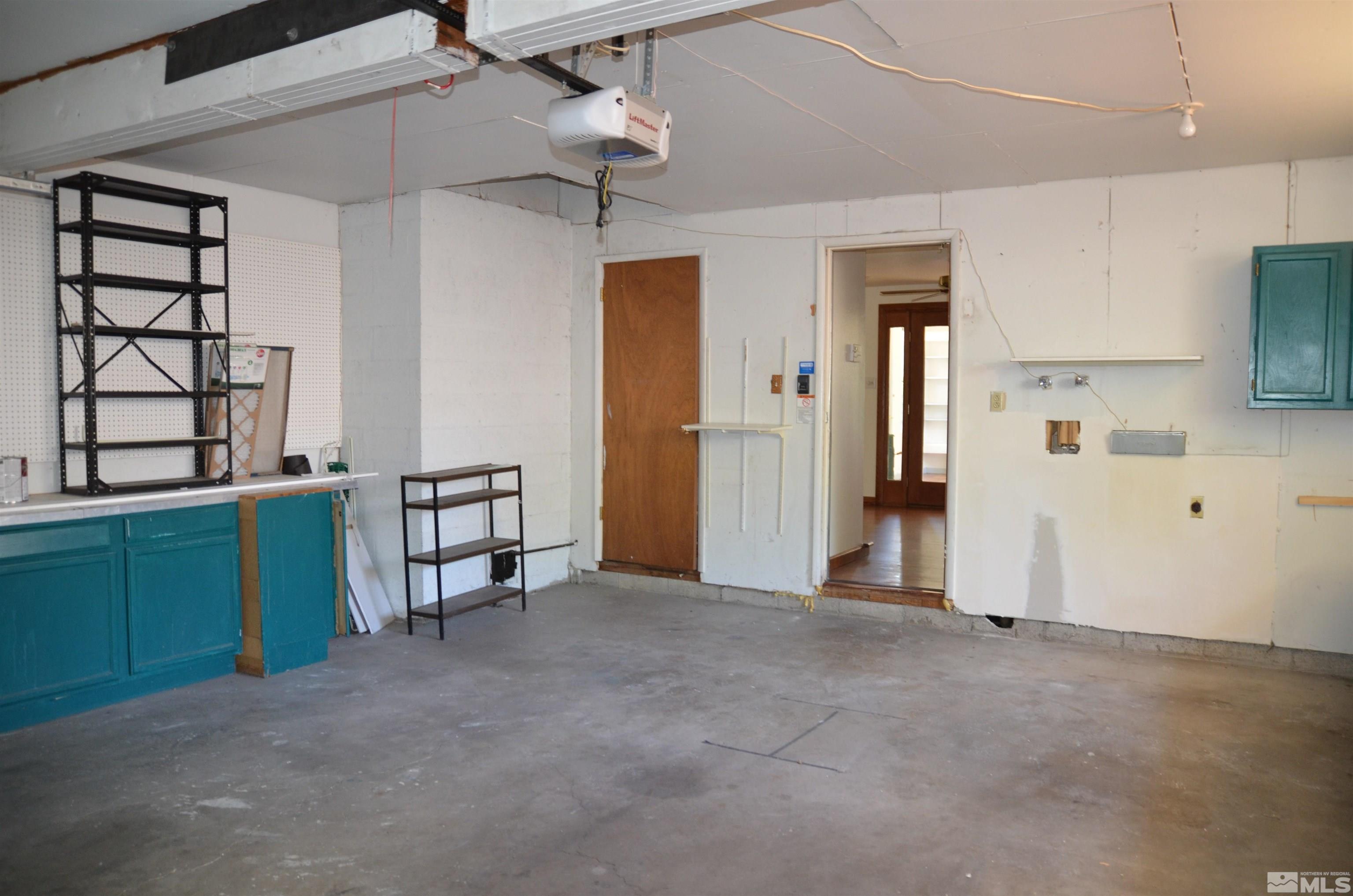 975 Bejay Place Reno, NV 89509 - Photo 31 of 33 an empty room with windows and closet