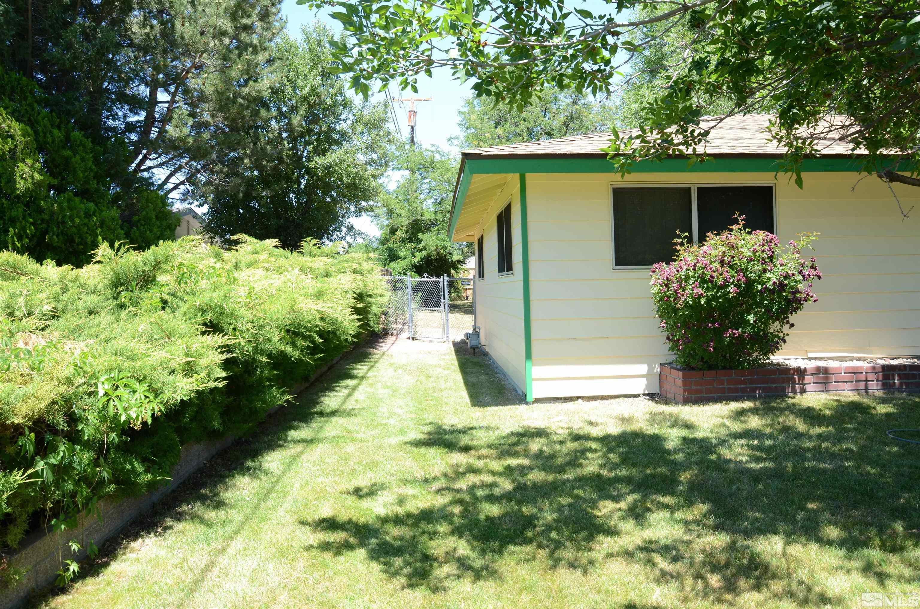 975 Bejay Place Reno, NV 89509 - Photo 32 of 33 a view of a back yard of the house