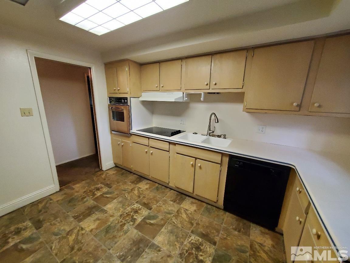 975 Bejay Place Reno, NV 89509 - Photo 7 of 33 a kitchen with kitchen island a sink a stove and refrigerator