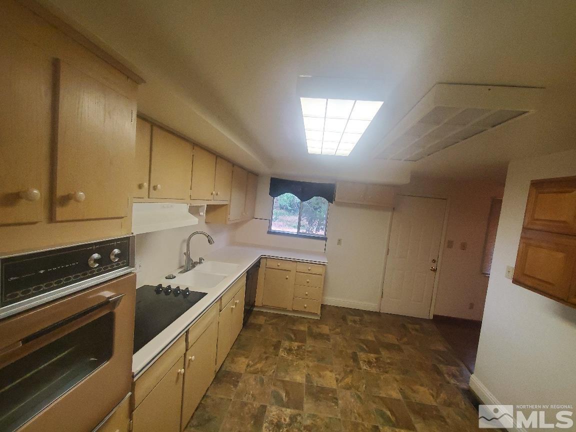 975 Bejay Place Reno, NV 89509 - Photo 9 of 33 a kitchen with a stove and a refrigerator