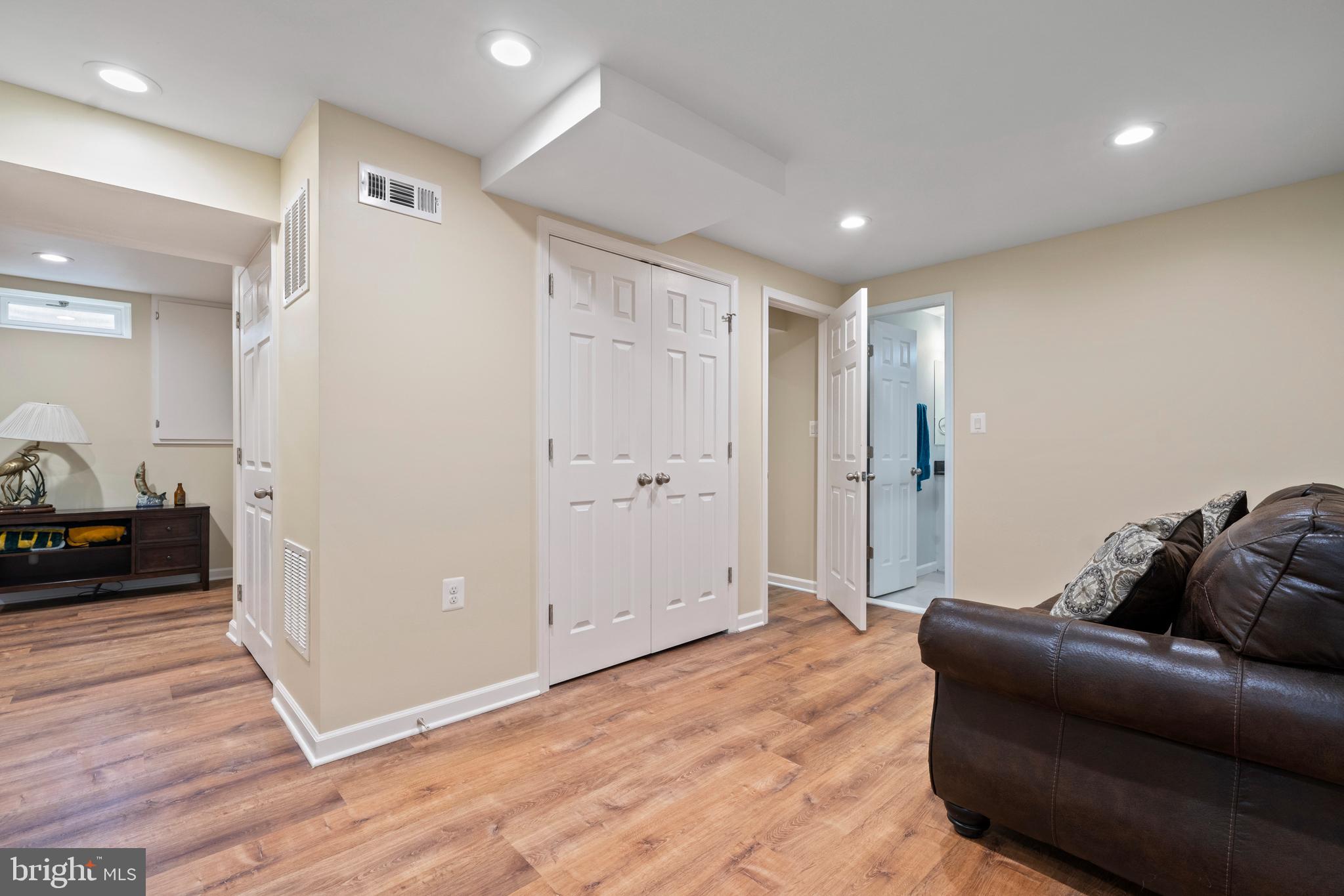 121 Rector Street Sterling, VA 20164 - Photo 43 of 58 Gallery Image 43