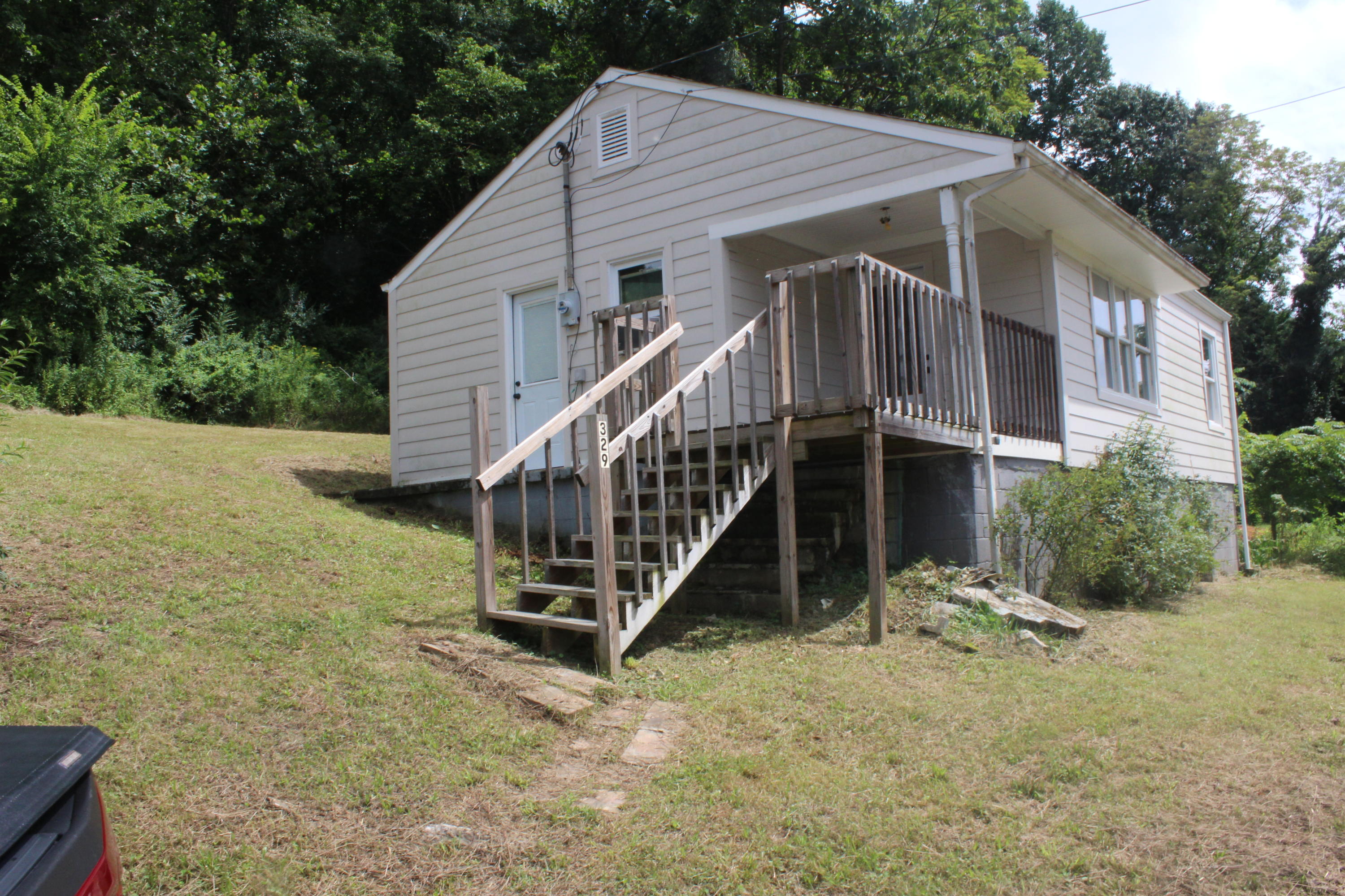 329 Lucy Road Kingsport, TN 37660 - Photo 3 of 15 IMG_5317