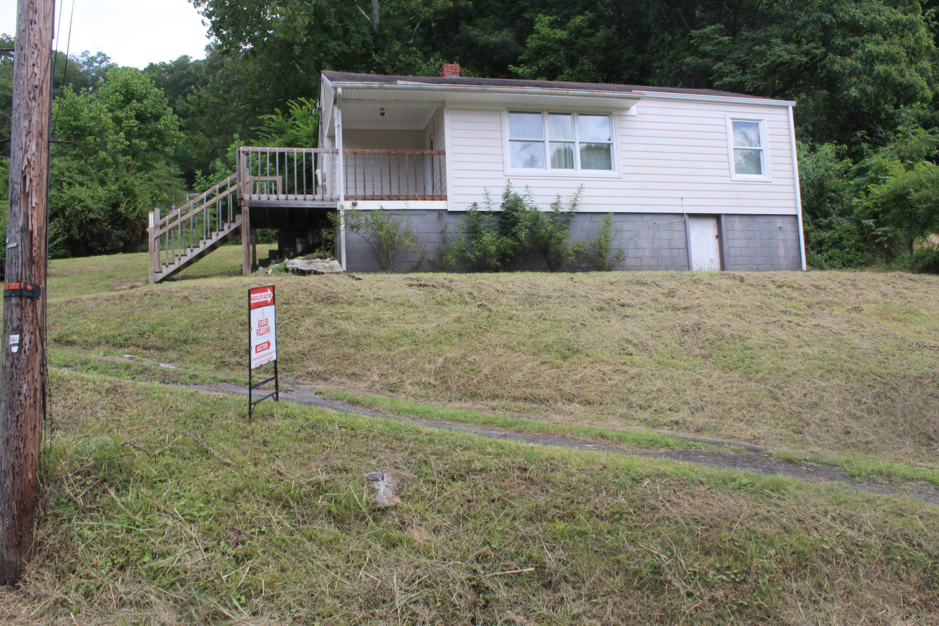 329 Lucy Road Kingsport, TN 37660 - Photo 4 of 15 IMG_5319
