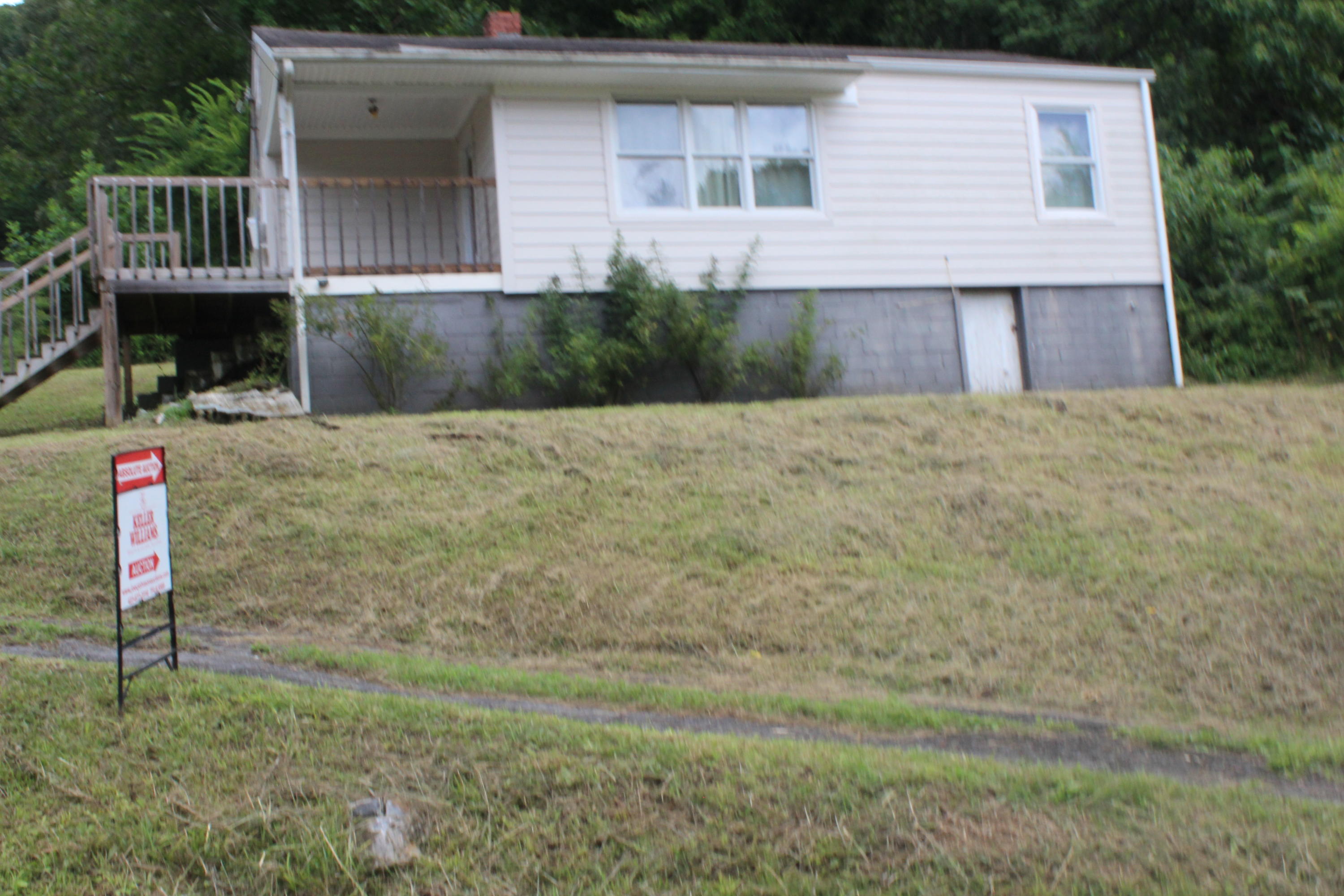 329 Lucy Road Kingsport, TN 37660 - Photo 5 of 15 IMG_5320