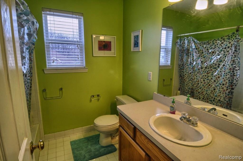 28320 Katie Road New Baltimore, MI 48047 - Photo 24 of 27 Bathroom.jpg