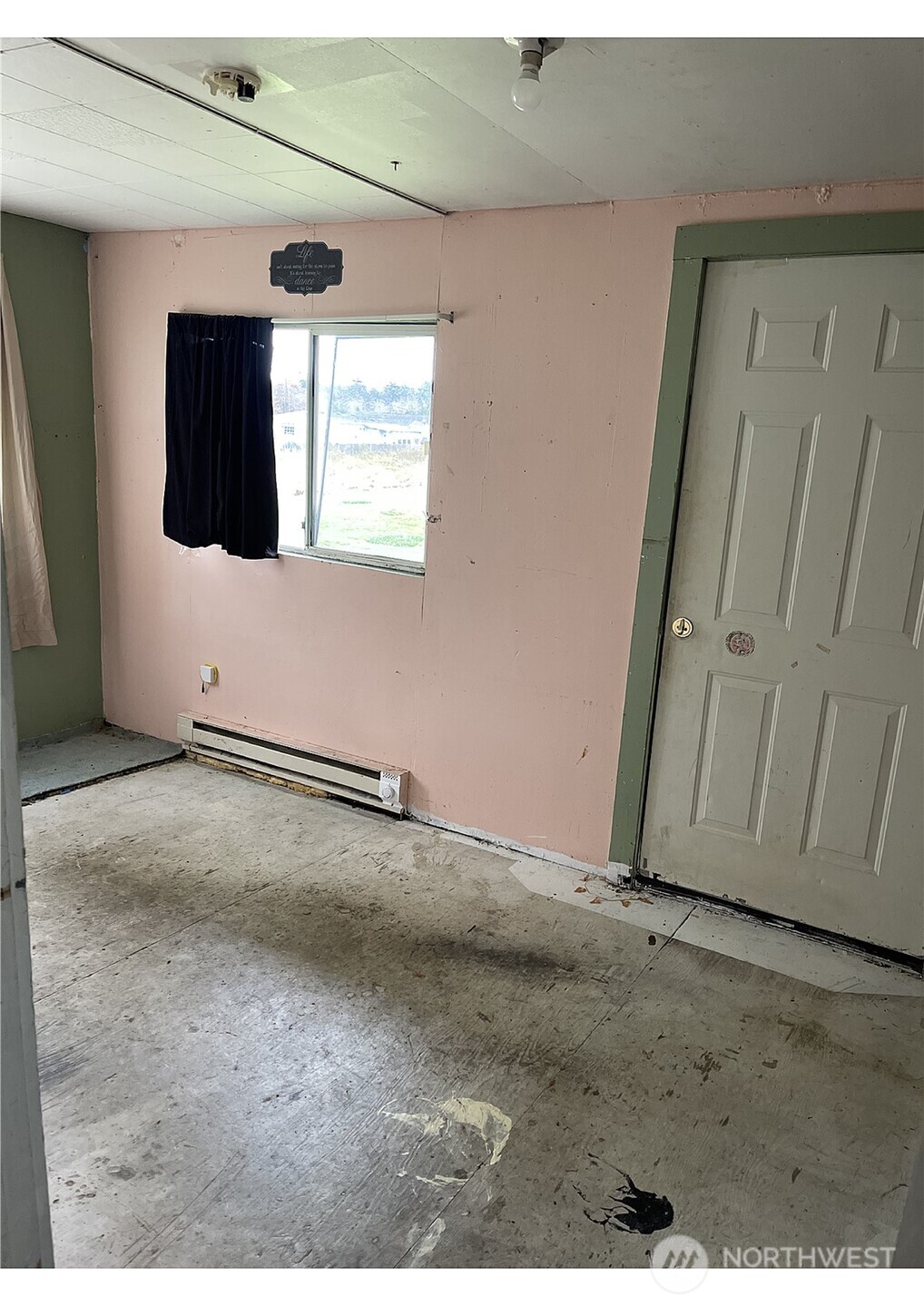 606 West Schley Street Aberdeen, WA 98520 - Photo 12 of 19 an empty room with wooden floor and window