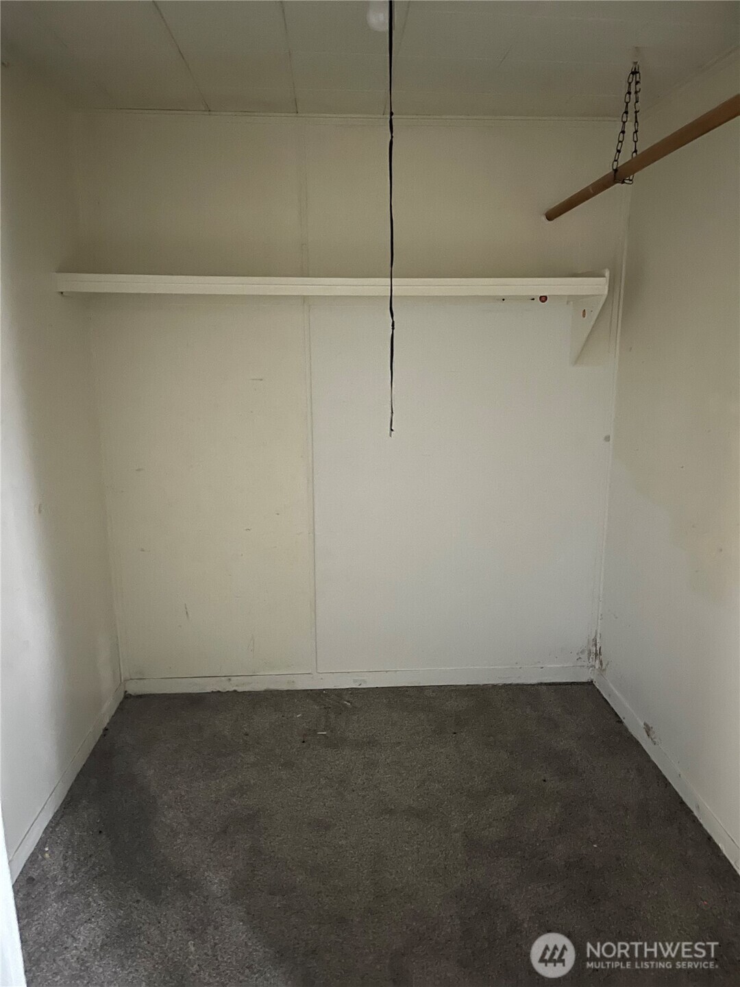 606 West Schley Street Aberdeen, WA 98520 - Photo 16 of 19 a view of a room