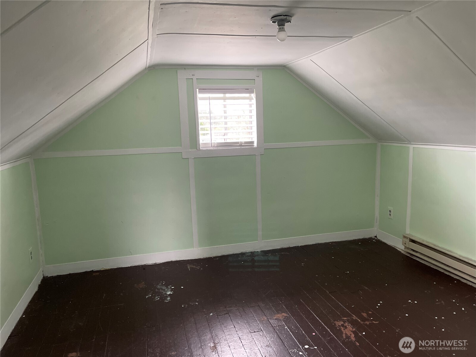 606 West Schley Street Aberdeen, WA 98520 - Photo 19 of 19 an empty room with wooden floor and windows