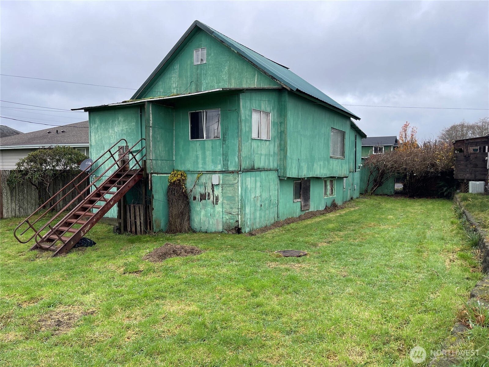 606 West Schley Street Aberdeen, WA 98520 - Photo 3 of 19 a house view with a outdoor space