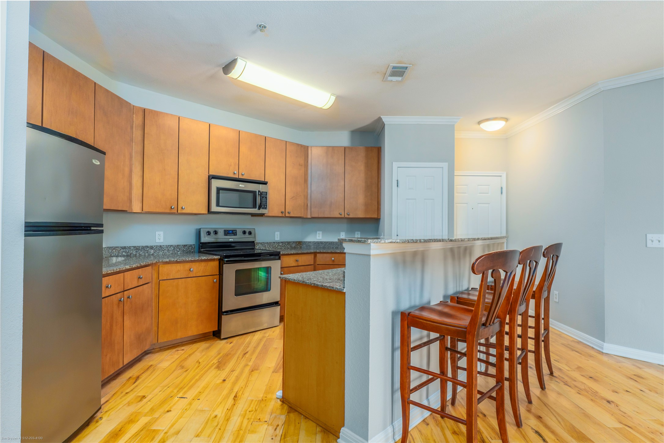 2502 Leon Street, Unit 305 Austin, TX 78705 - Photo 3 of 26 full size kitchen & breakfast bar