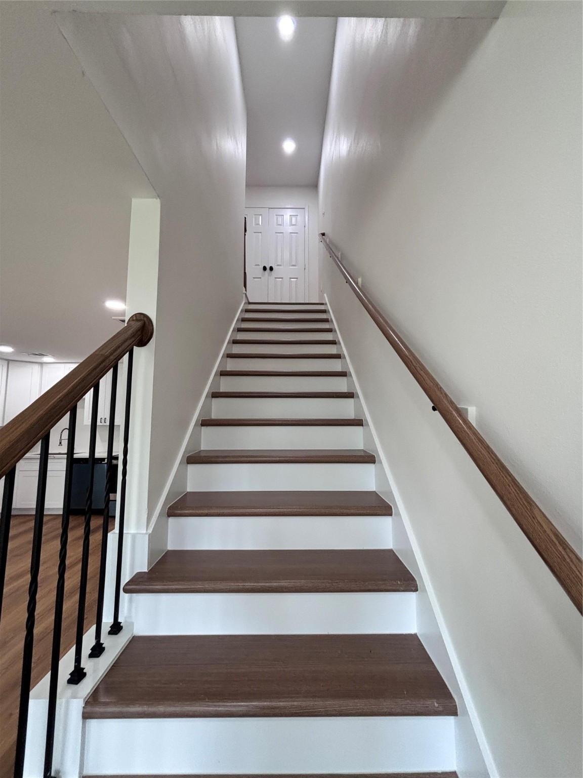 9913 Porto Rico Road, Unit B Houston, TX 77041 - Photo 10 of 26 a view of entryway