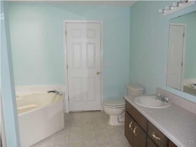 8699 Riverstone Road Milton, FL 32583 - Photo 6 of 14 Gallery Image 6