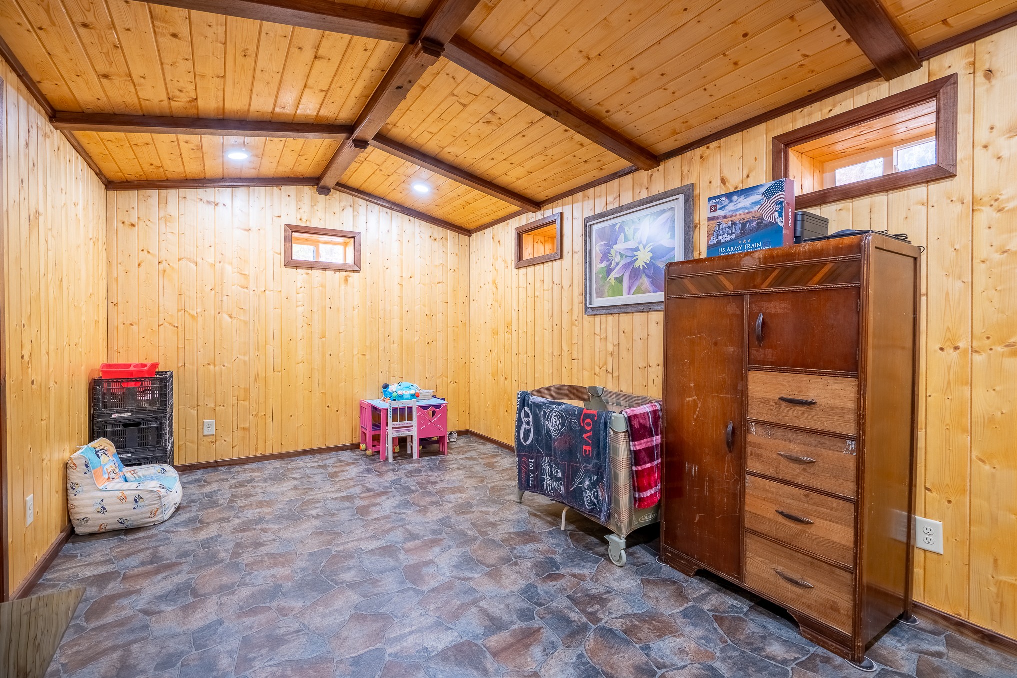 999 Rainbow Lake Road Waynesboro, TN 38485 - Photo 22 of 44 a view of room with baby crib
