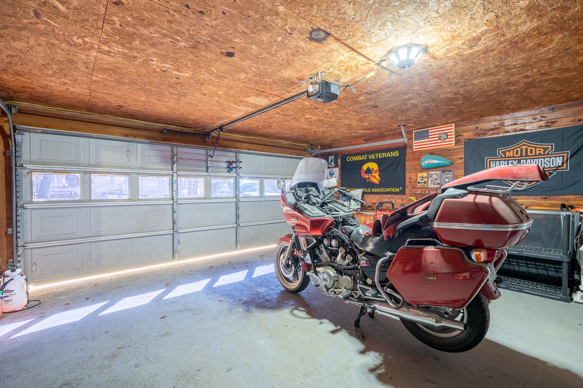 999 Rainbow Lake Road Waynesboro, TN 38485 - Photo 29 of 44 a room with furniture