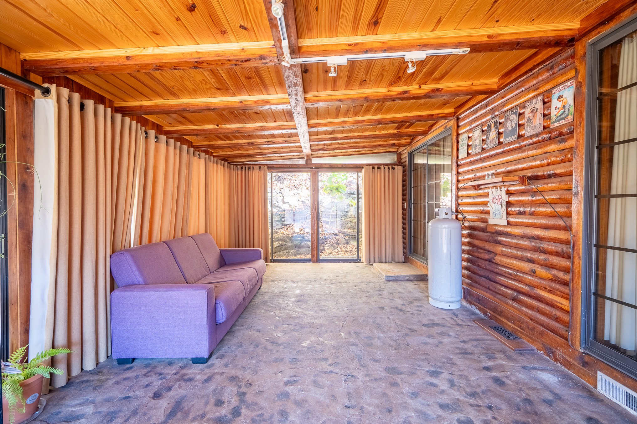 999 Rainbow Lake Road Waynesboro, TN 38485 - Photo 31 of 44 a entryway of a house