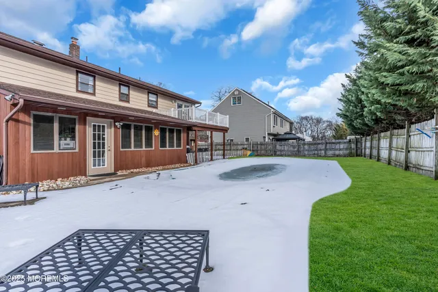 $750,000 | 8 Leocadia Court, Hazlet, NJ 07730