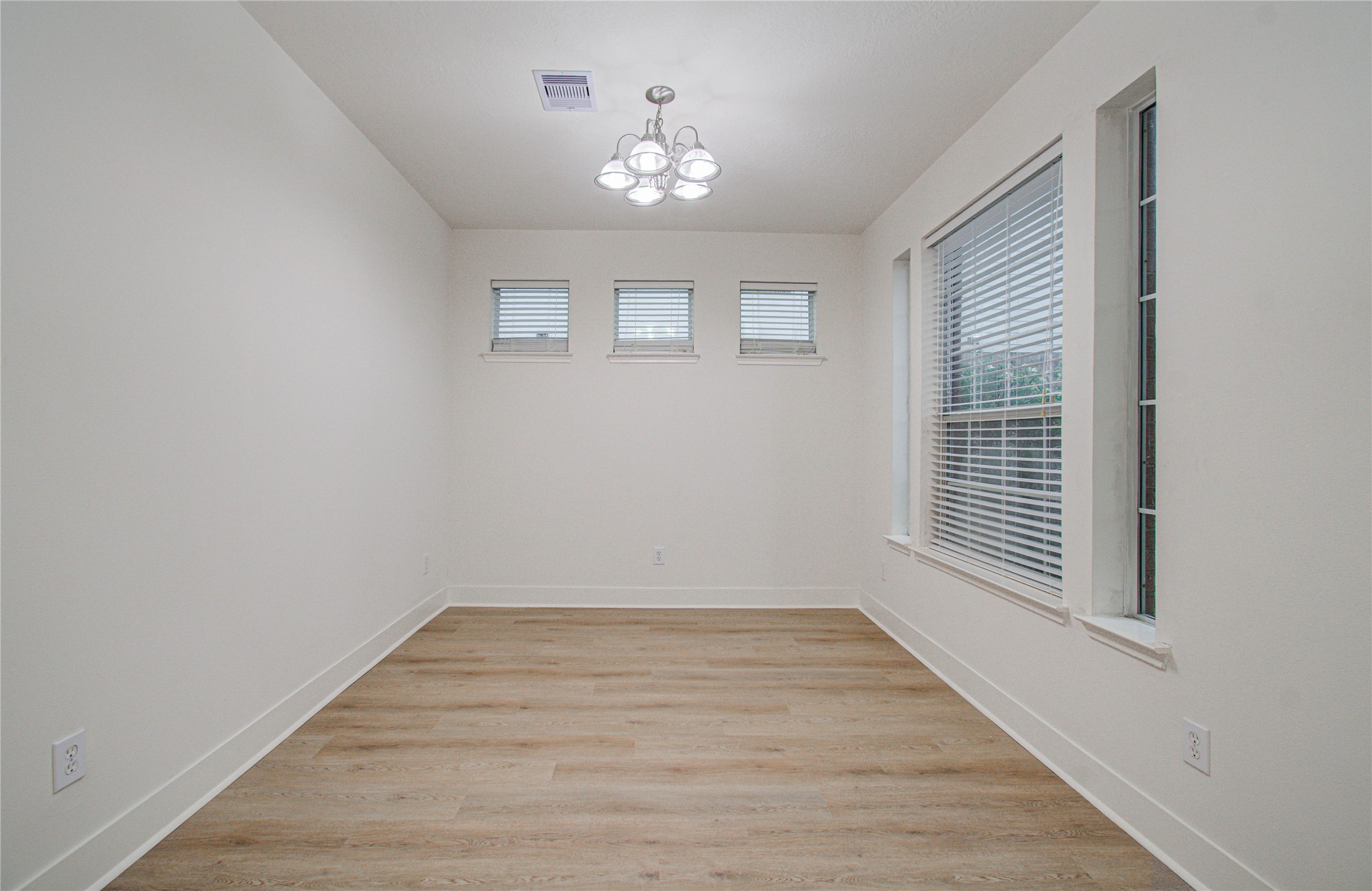 4539 Prince Street Baytown, TX 77521 - Photo 3 of 34
