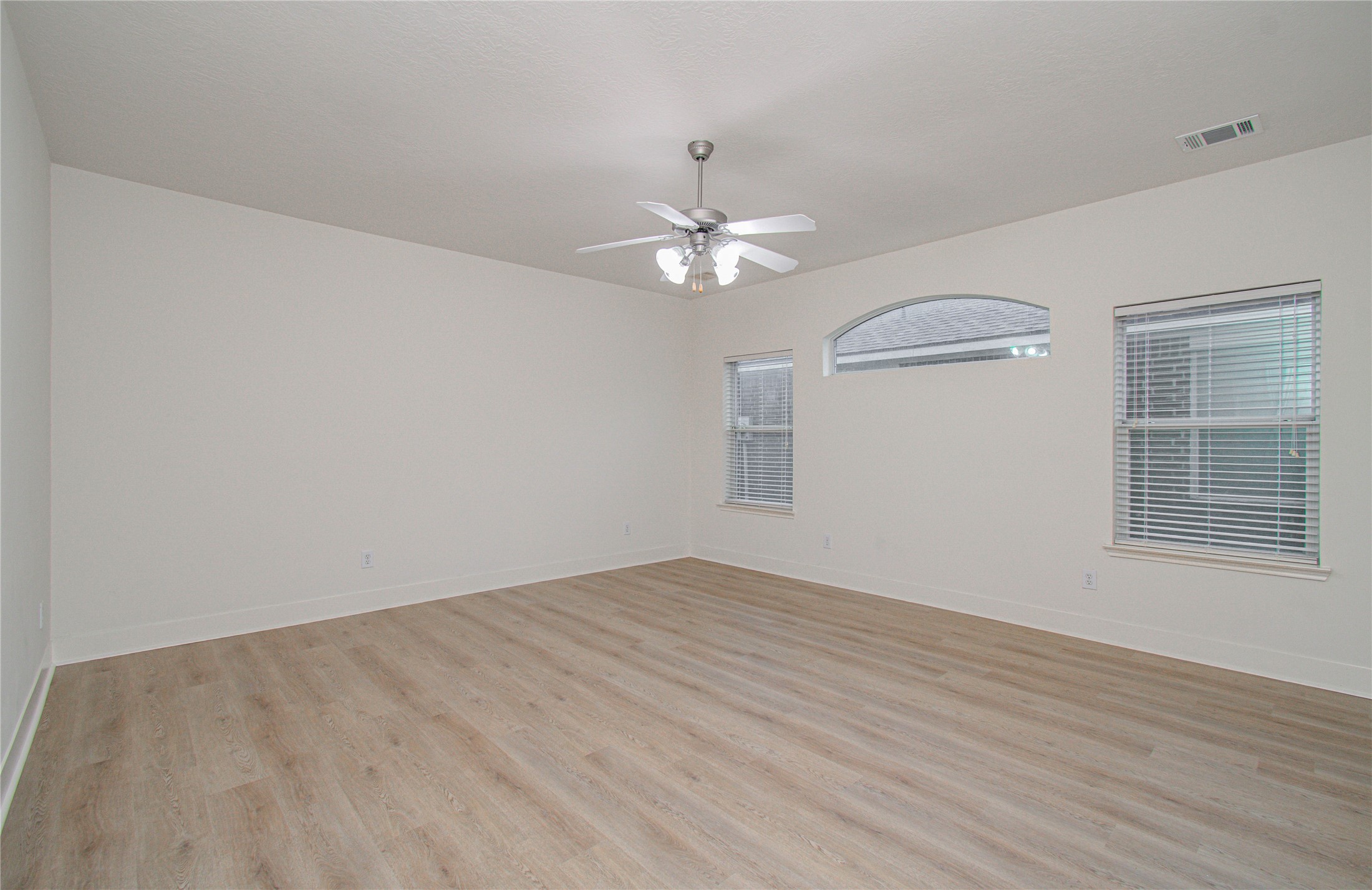 4539 Prince Street Baytown, TX 77521 - Photo 7 of 34