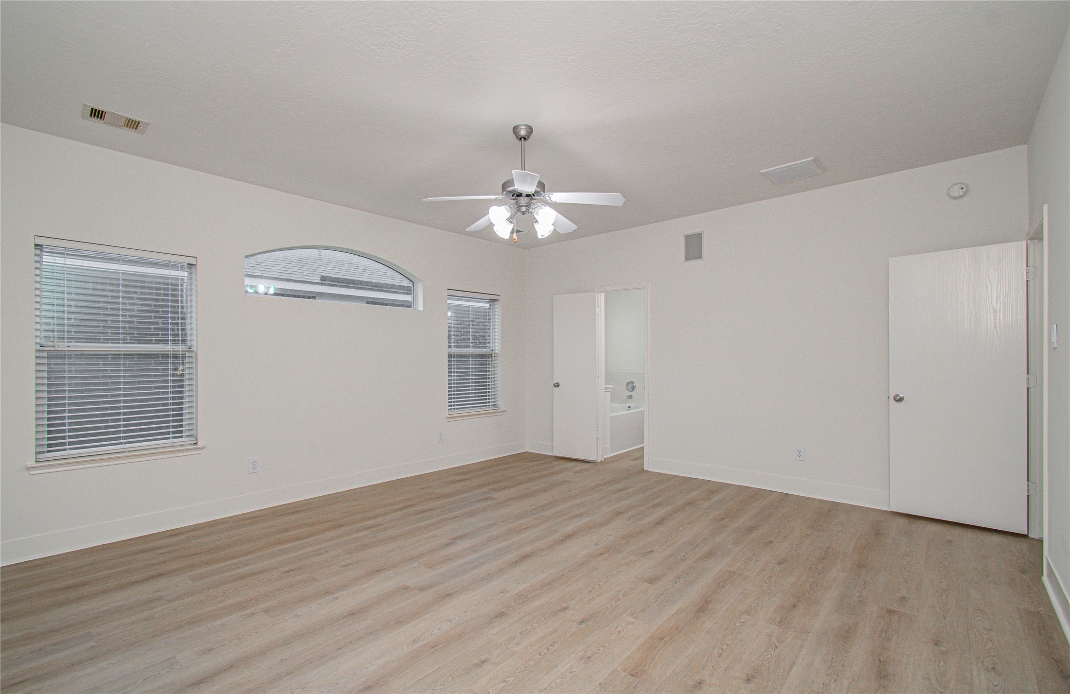 4539 Prince Street Baytown, TX 77521 - Photo 8 of 34