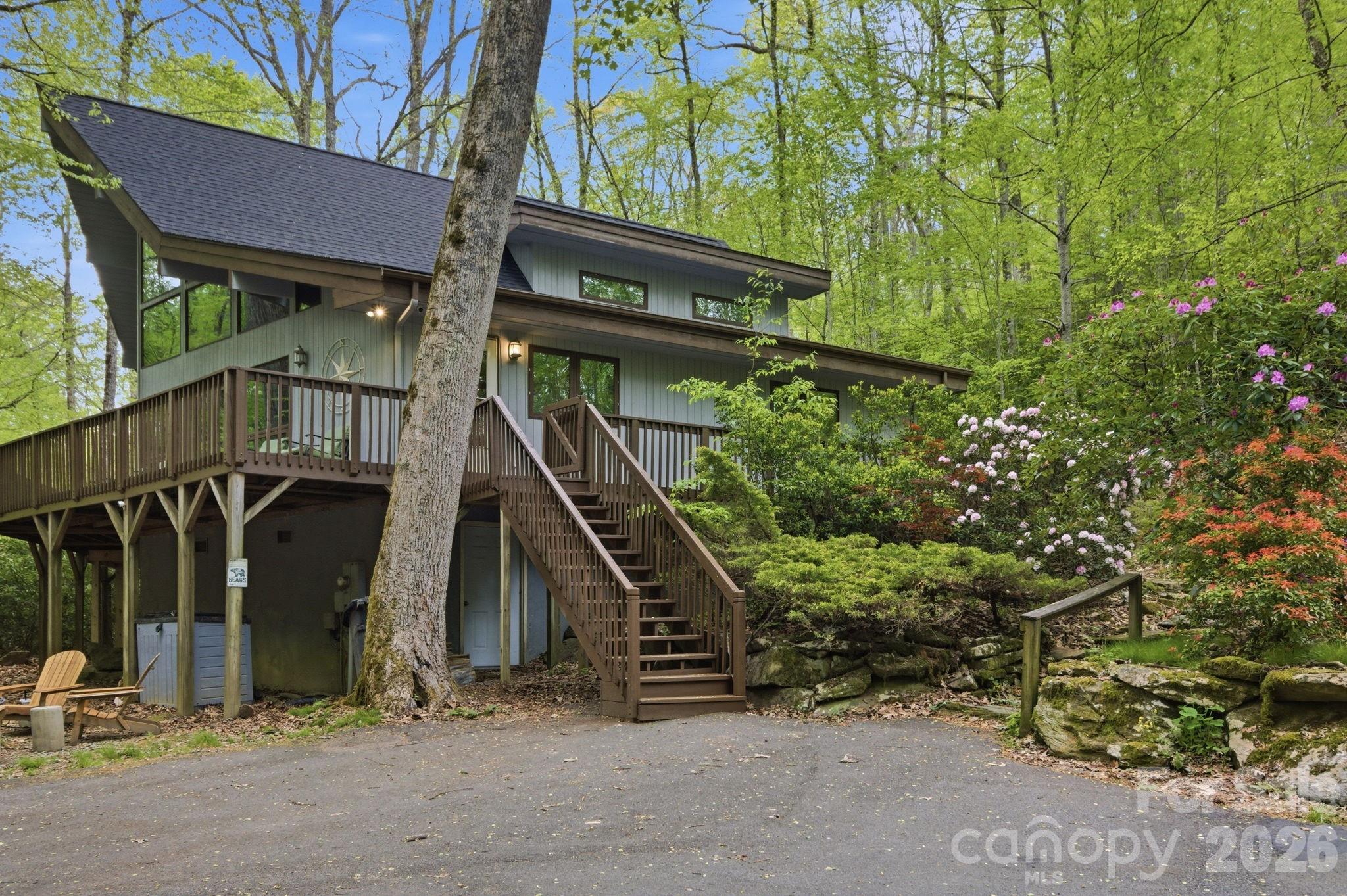 401 Saratoga Boone, NC 28607 - Photo 2 of 33