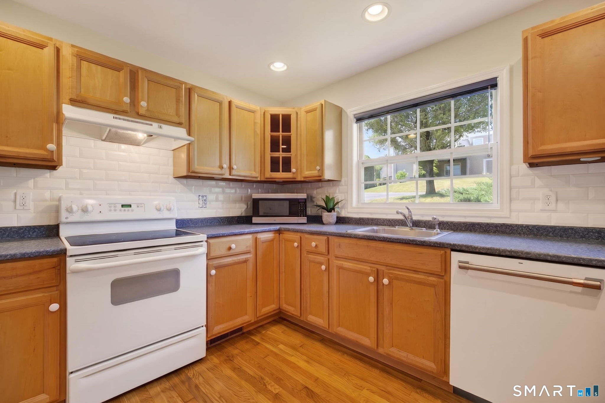 128 Louis Hill Road, Unit 128 Newtown, CT 06482 - Photo 16 of 36