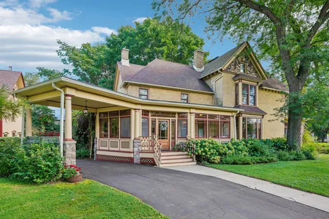 $675,000 | 204 East Court Street, Elkhorn, WI 53121