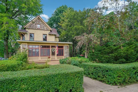 $675,000 | 204 East Court Street, Elkhorn, WI 53121