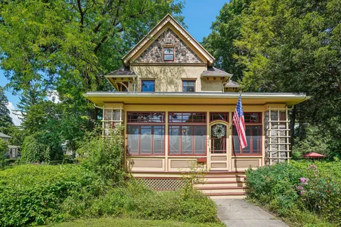 $675,000 | 204 East Court Street, Elkhorn, WI 53121