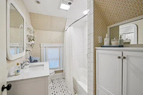 $675,000 | 204 East Court Street, Elkhorn, WI 53121