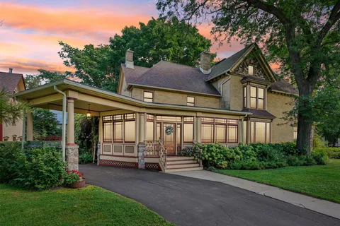 $675,000 | 204 East Court Street, Elkhorn, WI 53121