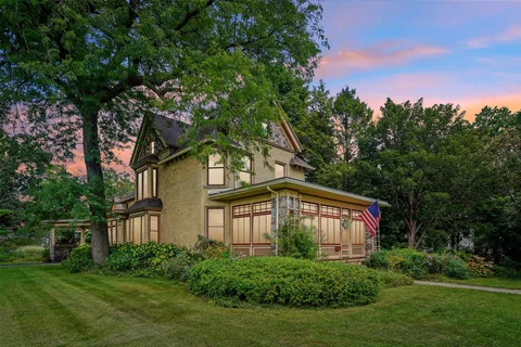 $675,000 | 204 East Court Street, Elkhorn, WI 53121