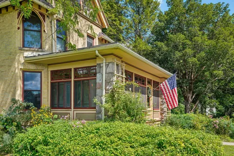 $675,000 | 204 East Court Street, Elkhorn, WI 53121