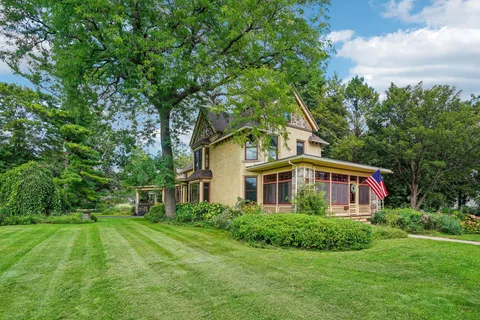 $675,000 | 204 East Court Street, Elkhorn, WI 53121