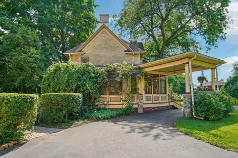 $675,000 | 204 East Court Street, Elkhorn, WI 53121