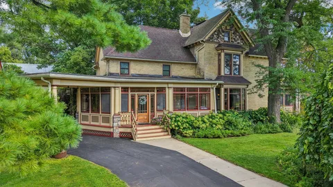 $675,000 | 204 East Court Street, Elkhorn, WI 53121