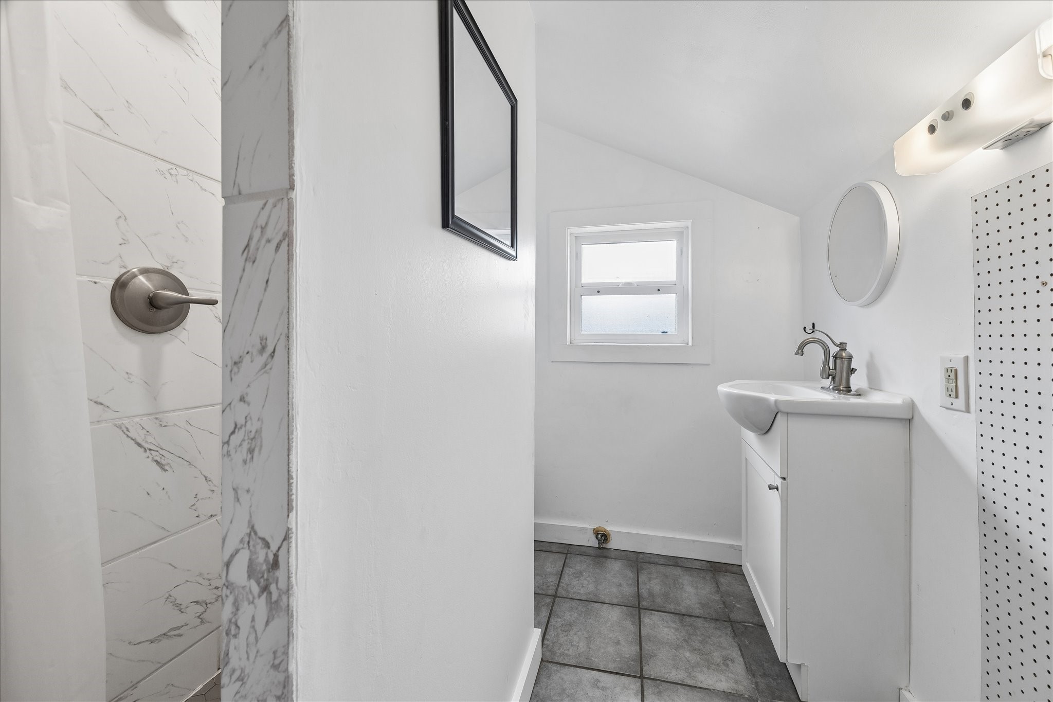 4412 Rusk Street Houston, TX 77023 - Photo 27 of 44 Second floor living space boasts full bath with updated shower surround, vanity & updated fixtures & hardware.