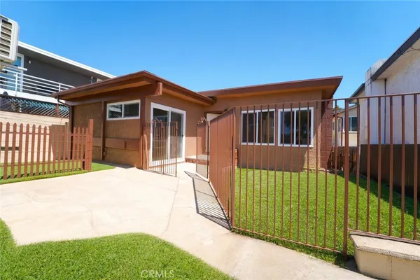 $4,500 | 2008 Junipero Avenue, Signal Hill, CA 90755