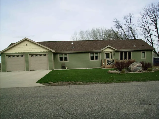 $379,900 | 317 Oak Hills Drive, Detroit Lakes, MN 56501