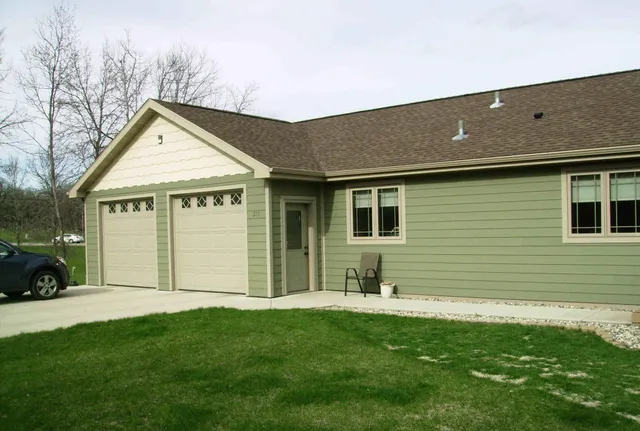 $379,900 | 317 Oak Hills Drive, Detroit Lakes, MN 56501