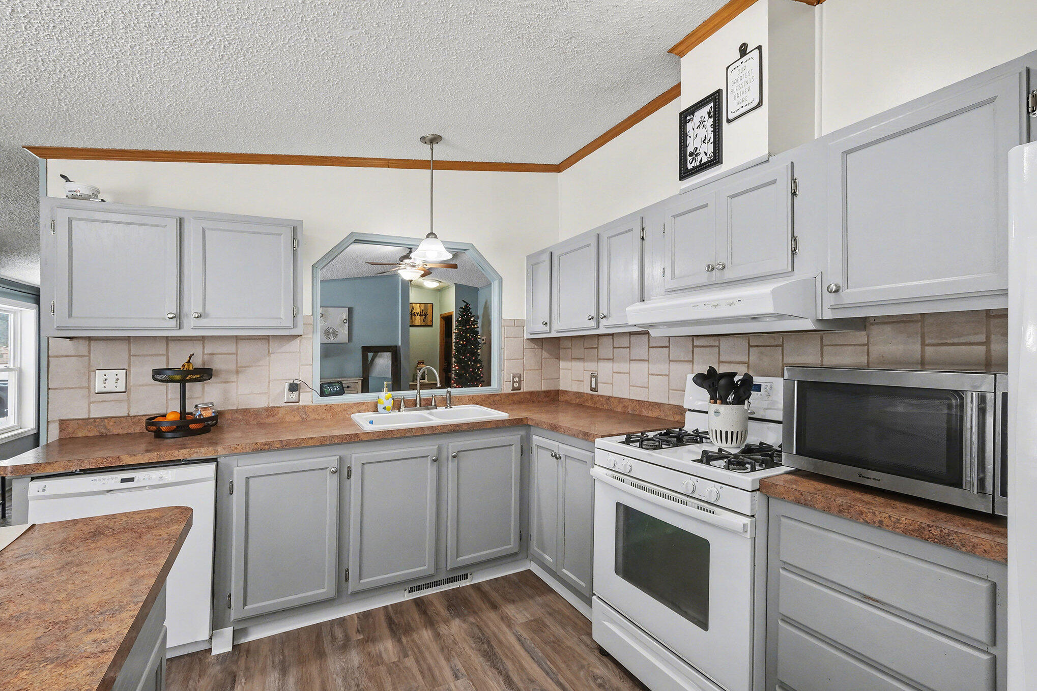 272 South Tabor Street Lyons, MI 48851 - Photo 8 of 16 008_file_345