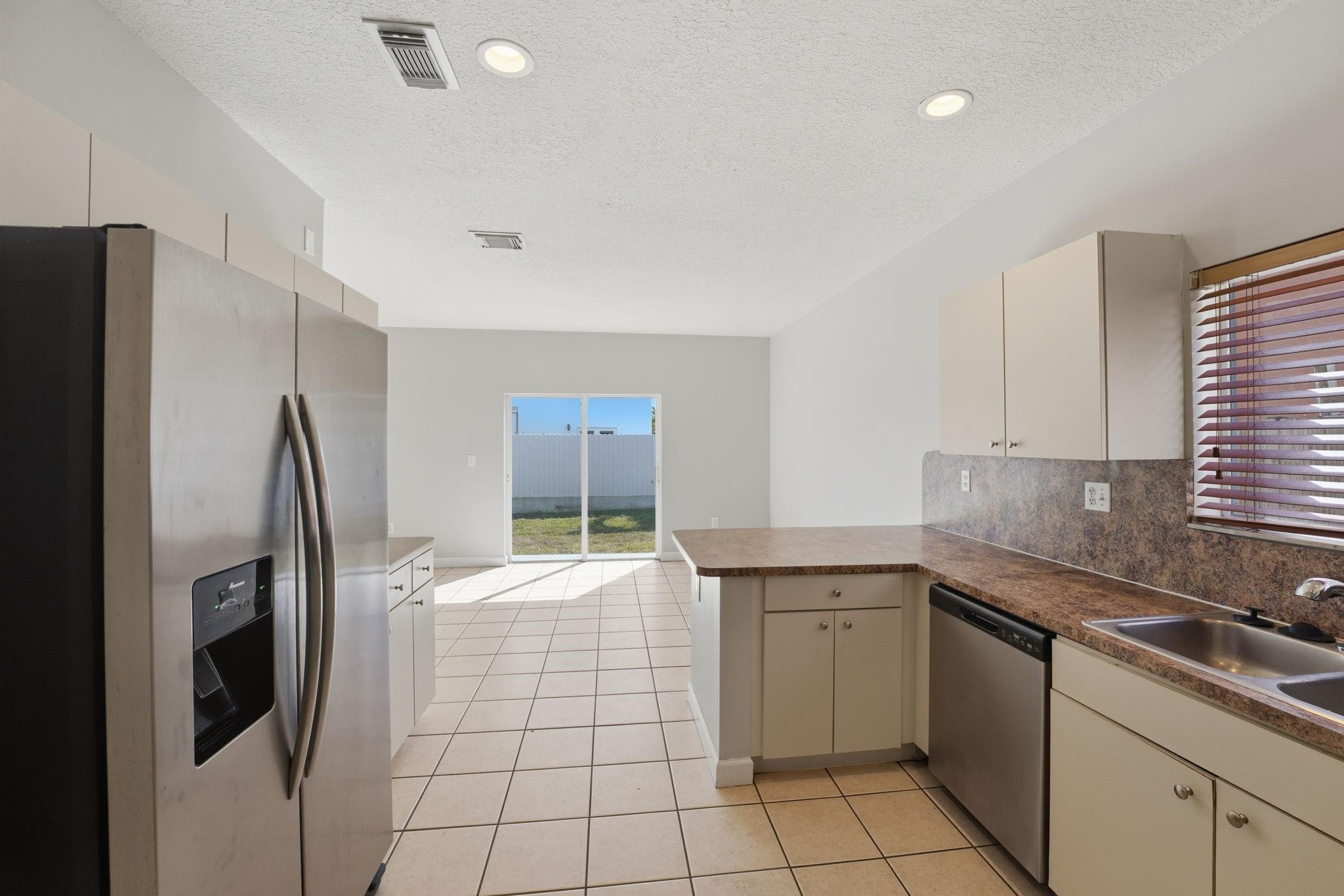 15464 Southwest 18th Lane Miami, FL 33185 - Photo 8 of 45 Photo 8