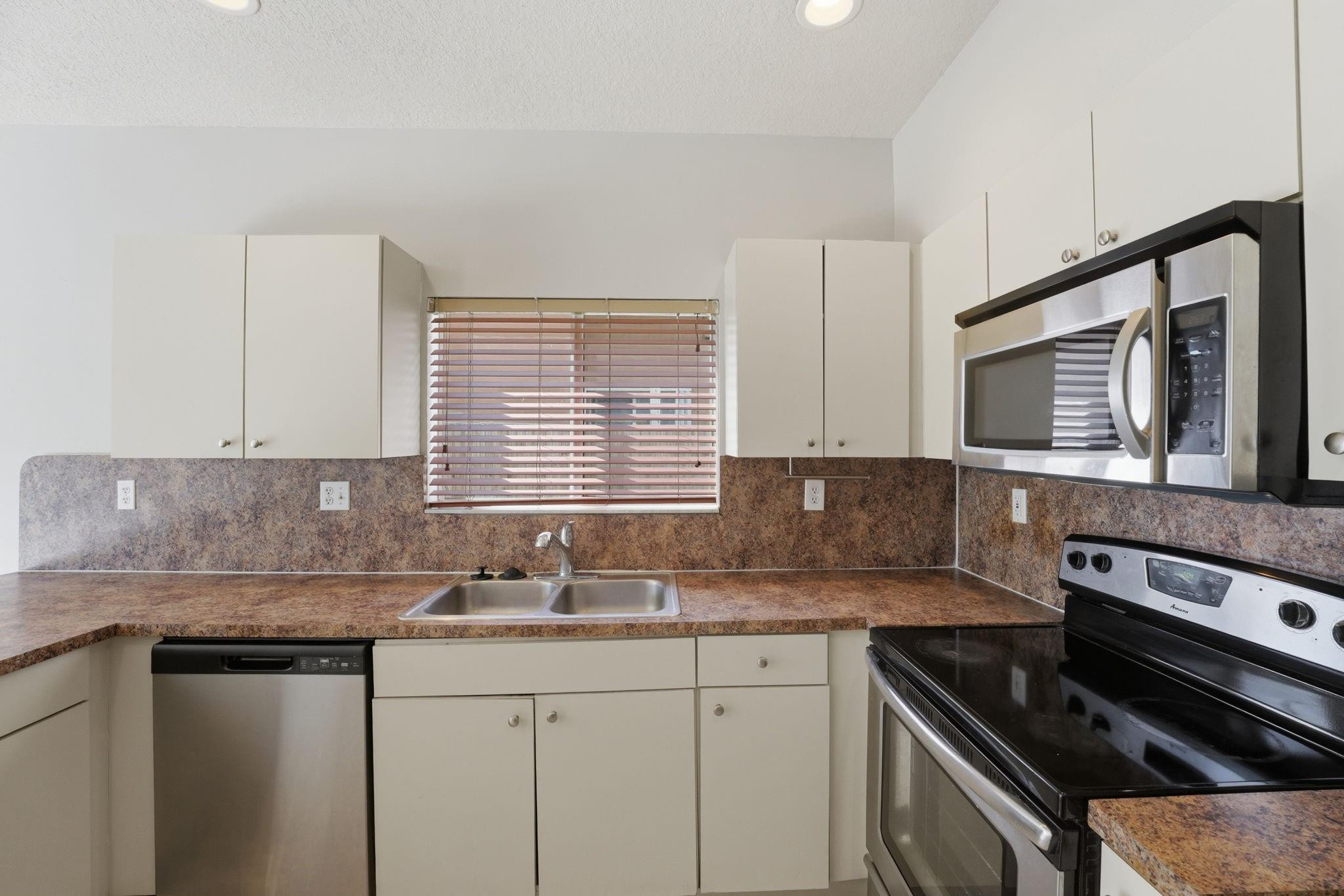 15464 Southwest 18th Lane Miami, FL 33185 - Photo 9 of 45 Photo 9