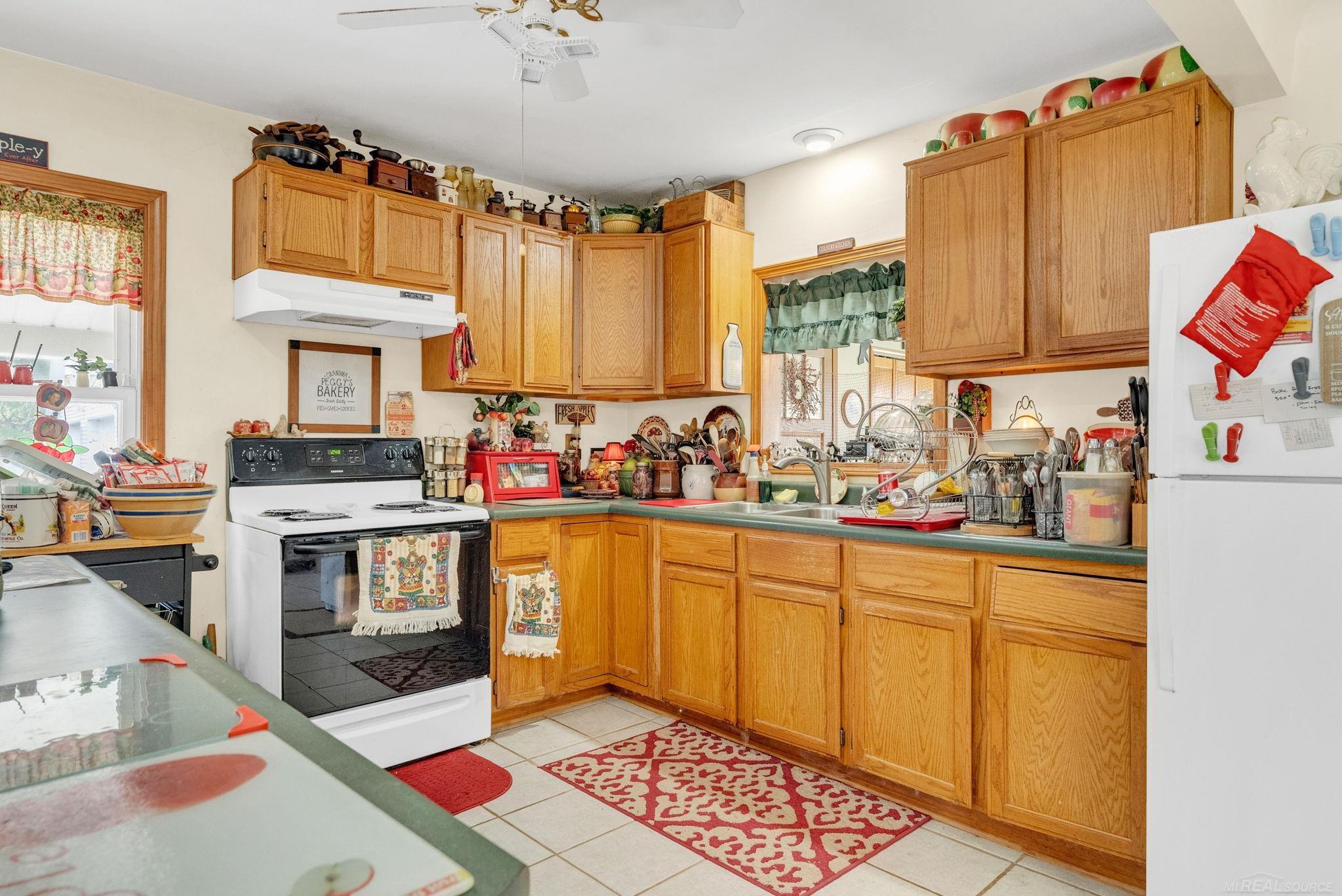 2828 Lakeshore Road Applegate, MI 48401 - Photo 6 of 53 50172196-dcc0a263-225e-46ec-b7d2-5afb033e655f.JPG