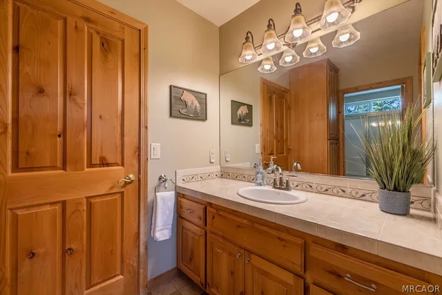 $1,199,900 | 305 Starlight Circle, Big Bear Lake, CA 92315